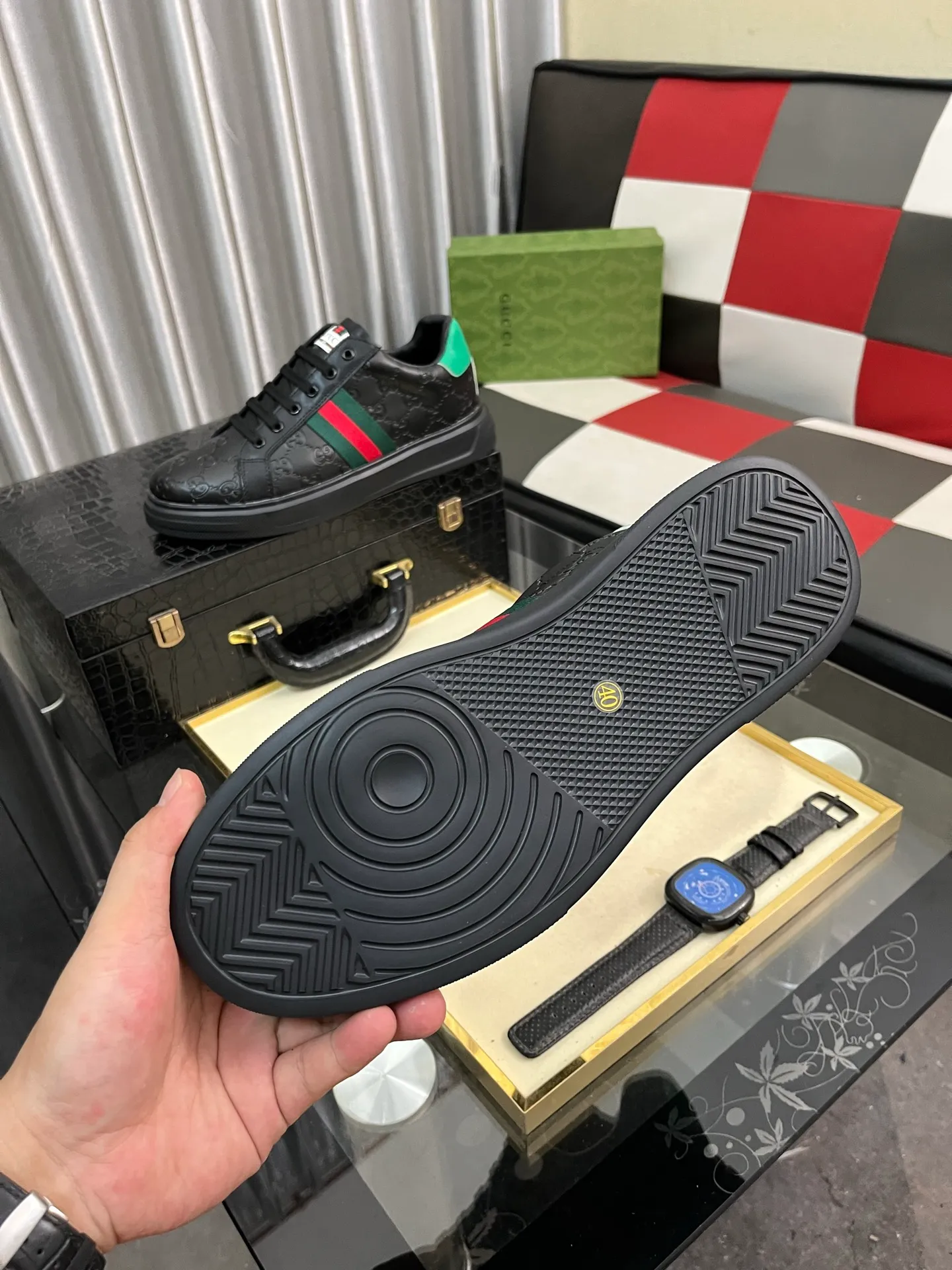 Men's shoes 💰420⌚️⌚️ [Gucci·Gucci] Original quality. ~ Unique modern style sneakers. 🏃A must-have casual shoe for trendy men😍😍 Original brand imported from Italy, imported original leather, sheep lining (refuses to discolor and grind feet) Sole: Original sole provided by the original factory, French lazy style design ⚠️Fit to the feet, original quality, super comfortable original sole. Code number: 38-442️⃣Colors available